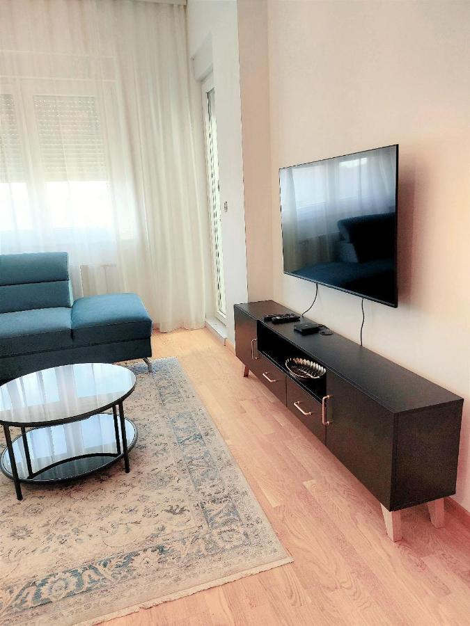 Appartamento Kej Danube Lux Free Garage Novi Sad Esterno foto